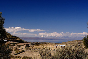 Lac Titicaca sur fond de CordillÃ¨re Royale