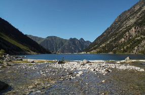 Lac de Gaube et vue sur le Pic du Vignemale