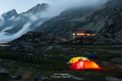 Refuge des Oulettes de Gaube à la tombée de la nuit