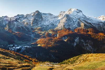 Le village de Gourette sous le pic du Ger